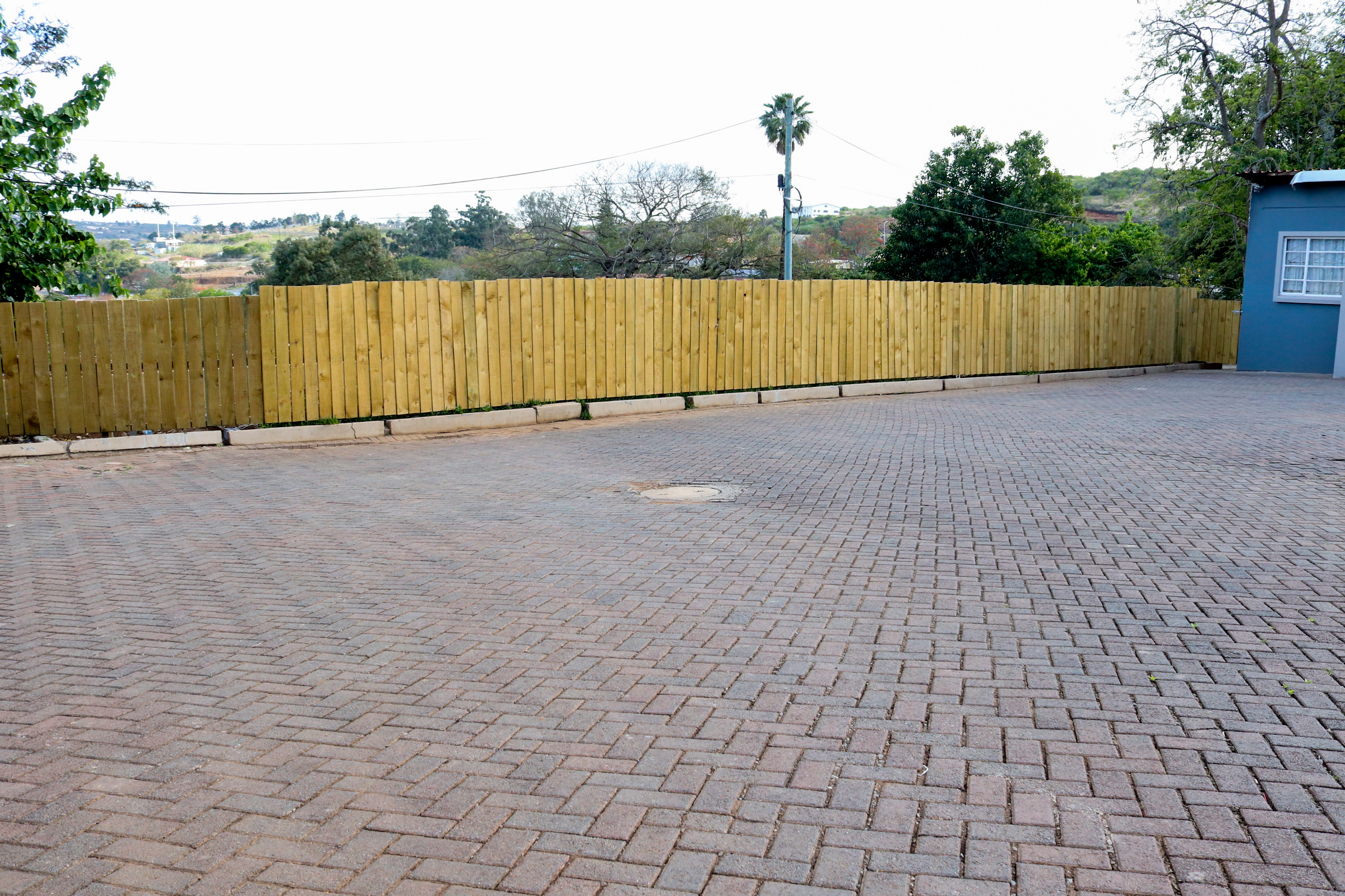 Outdoor area at Lillies Guest Lodge